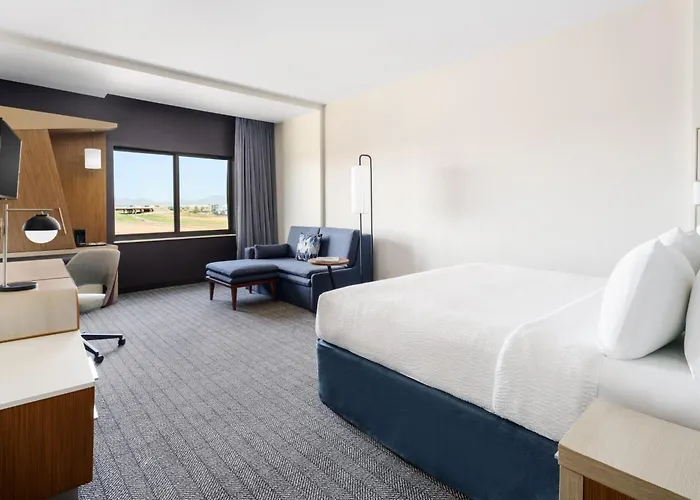 Courtyard By Marriott Phoenix Gateway Airport