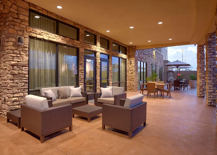 Courtyard By Marriott Phoenix Gateway Airport
